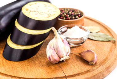 patlıcan beyaz arkaplanda izole edildi.