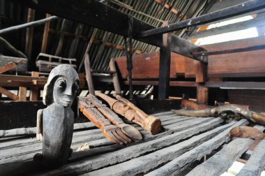 Geleneksel bir Batak evde etnik Batak el sanatları