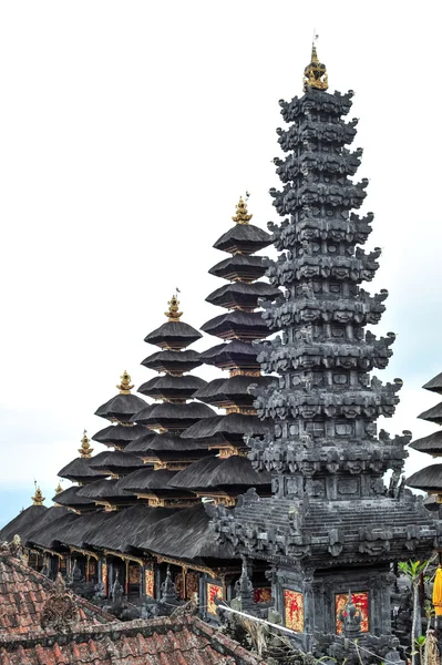 Tornen i Besakih temple i Bali — Stockfoto