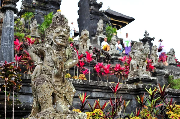 BALI, INDONESIA 28 MAYO 2015: Besakih Templo de los demonios — Foto de Stock