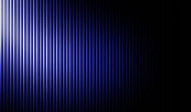 Açık maviden koyu maviye ve son olarak da siyah renge dönüşen ve sol tarafında ışık etkisi olan dikey çizgilere sahip koyu mavi bir arkaplan..