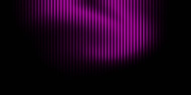 Karanlık bir arkaplanda parlayan dikey mor çizgilerin büyüleyici bir görüntüsü, çeşitli ticari kullanımlar için fütüristik bir ortam ve görsel cazibe yaratır..