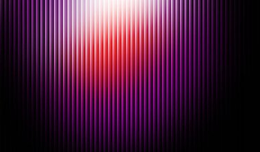Mor, pembe ve beyaz tonlarında dikey çizgiler içeren renkli soyut bir arkaplan, siyaha kayar, dinamik ve göz alıcı bir görsel etki yaratır..