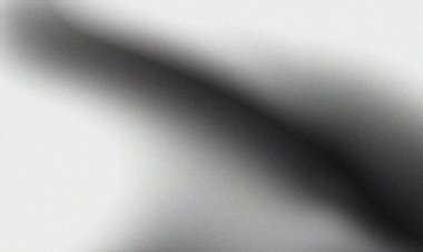 Parlak beyazdan koyu bir gölgeye düzgün bir şekilde geçiş gösteren köşegenli soyut arkaplan yüksek kontrastlı tek renkli görsel doku yaratır..