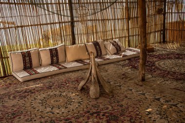 Hoota 'nın içerisi, Abu Dabi' deki sahil halkının evi.