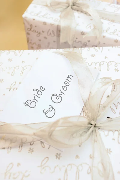 Gift box with ribbon bow — Stock Photo, Image