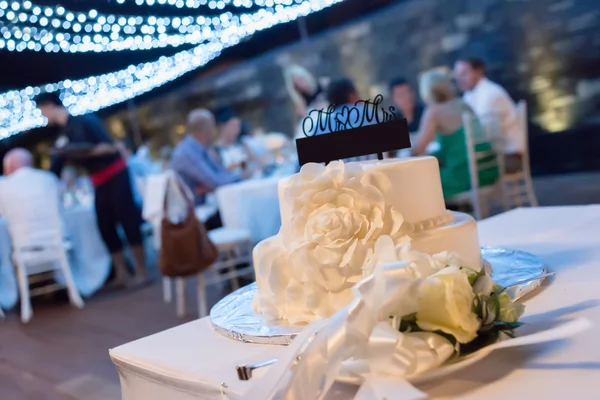The white wedding cake — Stock Photo, Image