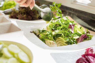 Salata barı ile sebze, sağlıklı gıda. 