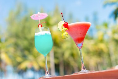 Havuz, plaj yan kokteyl bardağı.