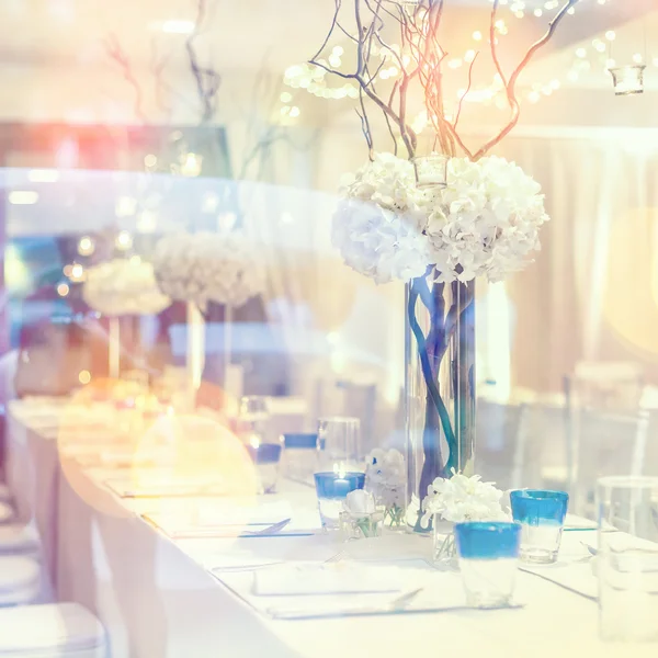Configuração e decorações para jantar no dia do casamento — Fotografia de Stock
