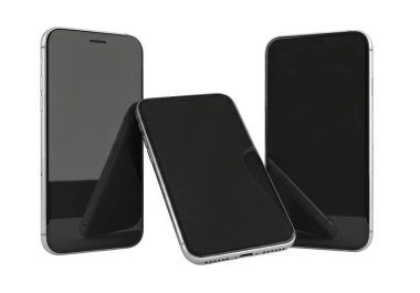Beyaz arka planda gümüş çerçeveli üç siyah akıllı telefon var. Merkezdeki telefon bir açıyla desteklenirken diğer iki telefon da iki tarafta dikiliyor. Her telefonun üstünde siyah bir ekran ve küçük bir çentik var.