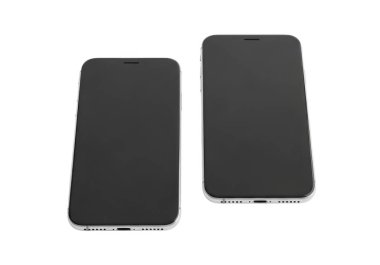 Görüntü, düz beyaz arka planda yan yana yerleştirilmiş iki siyah akıllı telefon kasasını gösteriyor. Kutular yuvarlak köşeleri olan dikdörtgen şeklinde ve alt kısımlarında şarj etmek için boşluklar var. Pürüzsüz, mat bir maddeden yapılmış gibi görünüyorlar..