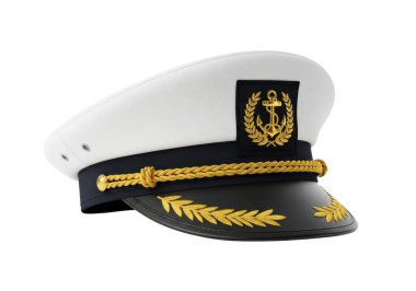 Altın aksanlı beyaz ve siyah bir askeri şapka, önünde altın bir örgü ve amblem, düz beyaz bir arka plan karşı set