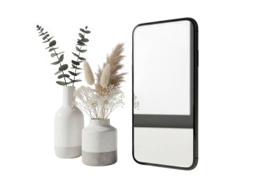 Siyah çerçeveli büyük dikdörtgen bir ayna bitkilerle dolu iki beyaz vazonun yanında duruyor. Soldaki vazoda okaliptüs yaprakları ve sağdakinde pampa otları var. Her iki vazo da beyaz ve mermer tabanlı. Im 'nin arkaplanı