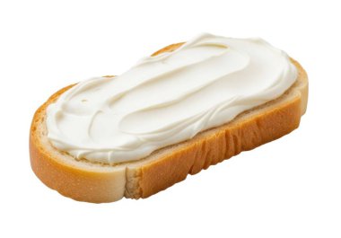Üzerine bol krem peynir serpiştirilmiş tek bir dilim beyaz ekmek, sade beyaz arka planda sunuluyor.