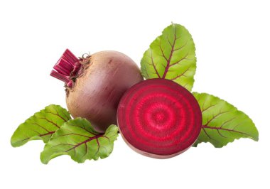 Görüntü, beyaz arka planda yeşil yapraklı pancar kökü ve pancar pancarını gösteriyor. Pancar kökü koyu kırmızı bir renktir ve kesme kısmında eşmerkezli daire deseni görünür. Yapraklar yeşil ve kırmızı damarlı..