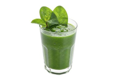 Beyaz arka planda ıspanak yapraklı bir bardak yeşil smoothie.