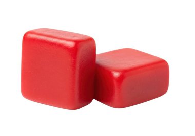 Görüntü iki kırmızı plastik küpü gösteriyor, biri diğerinin biraz gerisinde, düz beyaz zemine karşı. Küplerin pürüzsüz bir yüzeyi ve yuvarlak kenarları vardır. Parlak plastik bir maddeden yapılmış gibi görünüyorlar..