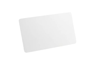Görüntü, düz beyaz bir zemin üzerine hafifçe eğilmiş yuvarlak kenarlı, minimalist beyaz dikdörtgen bir kart tasvir eder. Kart boş görünüyor ve pürüzsüz, parlak bir sonu var..