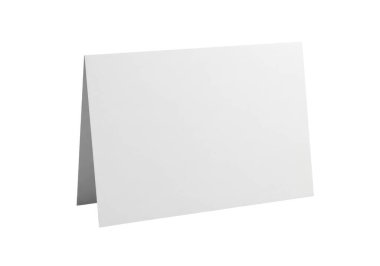 Görüntü, düz duran beyaz kağıttan yapılmış üç katlı basit bir broşürü gösteriyor. Sergide, çeşitli bilgilendirme veya tanıtım amaçlarına uygun, temiz ve minimalist bir tasarıma sahip üç panel yer alıyor..