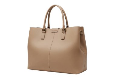 Görüntü, pürüzsüz ve pürüzsüz bir bitişe sahip bej renkli bir çanta gösteriyor. Yapılandırılmış bir şekli, sağlam bir üst kolu ve ayrılabilir bir omuz kayışı var. Bu da çok yönlü taşıma seçenekleri sunuyor. Çantanın üstünde fermuar kapağı var.