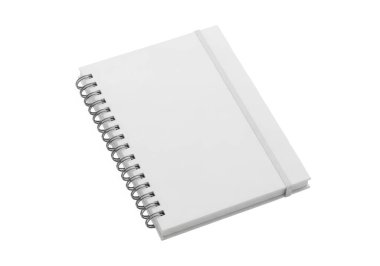 Görüntü, pürüzsüz ve pürüzsüz bir kapağı olan el değmemiş, sarmal kaplı bir defter gösteriyor. Defter kapalı gibi görünüyor, açıldığında düz yatmasını sağlayan metalik bir spiral bağlayıcı içeriyor. Kenarları temiz ve çıtır çıtır.