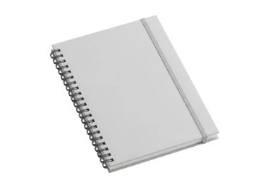 Görüntü sarmal kaplı bir defter gösteriyor. Temiz, beyaz bir kapak ve uyumlu bir elastik bant kapağı var. Defter boş görünüyor, sayfalarda yazı ya da işaret yok. Sarmal bağlayıcı metalik ve sol tarafta yer alıyor.