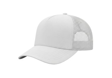 Görüntü beyaz bir beysbol şapkasını gösteriyor. Arka paneli örgülü ve kenarları düz. Kapak basit ve temiz bir tasarıma sahiptir. Görünürde logo ya da süsleme yoktur. Bu da gündelik giysiler için çok yönlüdür. Malzeme katı kumaş kombinasyonu gibi görünüyor.