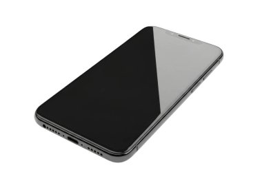 Bu resim siyah ön paneli olan minimalist bir tasarımın yer aldığı çağdaş bir akıllı telefonu gösteriyor. Cihazın düz, kıvrımlı bir kenarı ve sol üst köşede muhtemelen ön tarafa bakan bir kamera için üçgen bir kesiti var. Arkası yapılmış gibi görünüyor.