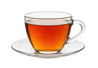 Görüntü, koyu kehribar rengi sıcak bir sıvıyla dolu cam bir çay fincanını gösteriyor. Muhtemelen çay, aynı cam tabağa konmuş..