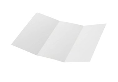 Bu resim üç dikdörtgen kağıt tabakasını üçgen bir şekil oluşturacak şekilde katlanmış olarak tasvir ediyor. Çarşaflar beyaz gibi görünüyor ve birbirlerini hafifçe örtüyorlar, temiz ve minimalist geometrik bir tasarım oluşturuyorlar..