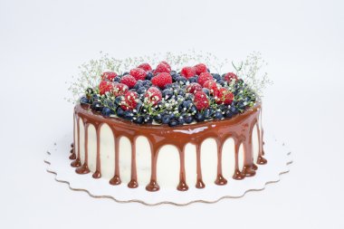 renk damla kek yaban mersini ve ahududu