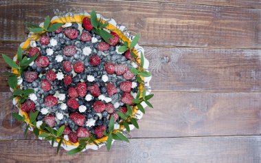 Yaz meyveli pasta sarı bisküvi haddelenmiş