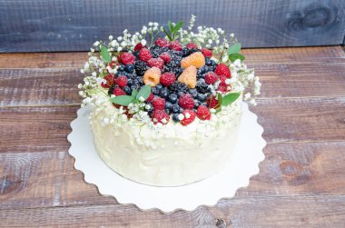 Düğün krem peynir kek çilek ile