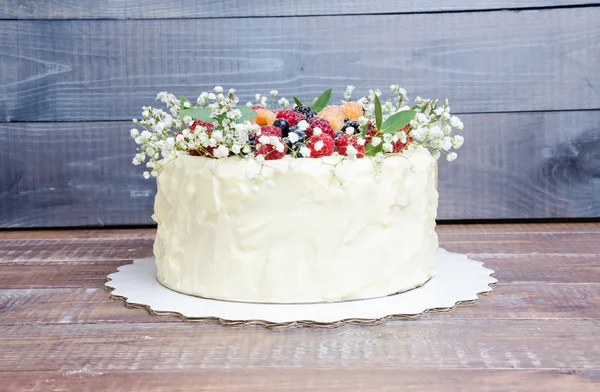 wedding cream cheese cake with berries