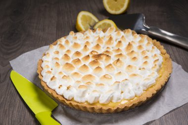 limon ve İtalyan beze tart