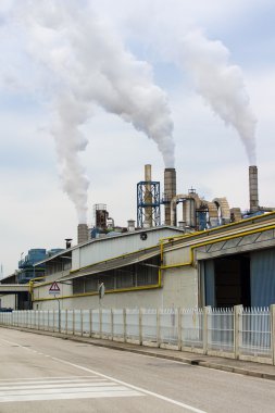 kimyasal duman fabrika