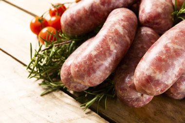 çeşitli sebzeler taze sosis