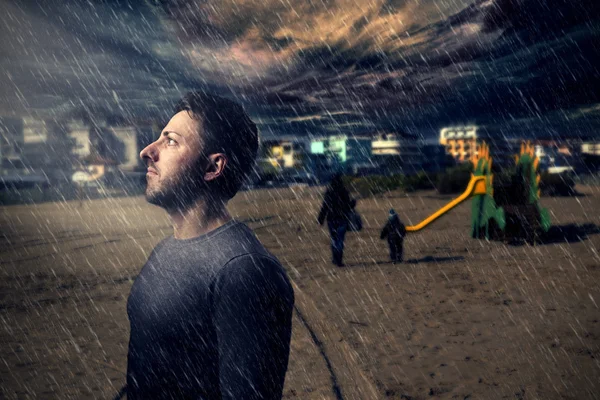 Portrét muže v dešti — Stock fotografie