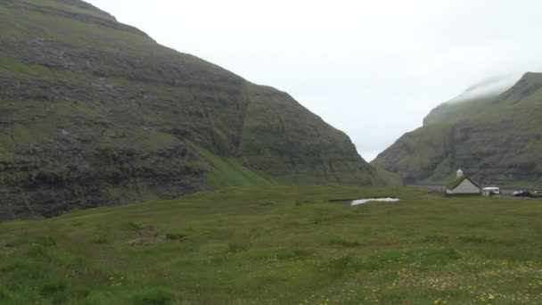 Прокручувати на на Faroes, село Saksun — стокове відео