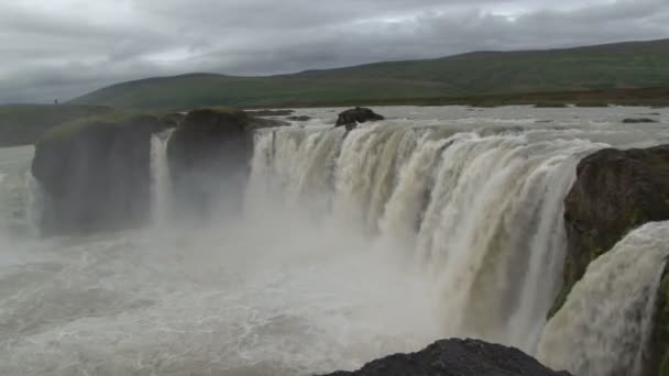 Pan across The powerful waterfall of Godafoss — Stock Video