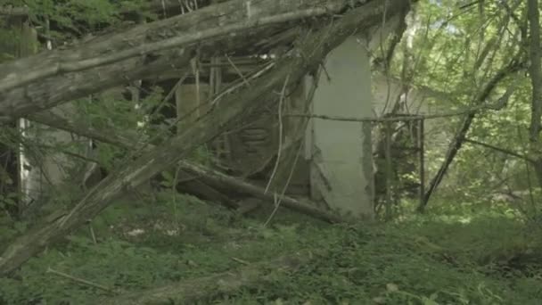 Chernobyl Camera Rises Reveal Derelict House Village Zalissya Ungraded Log — Stock Video