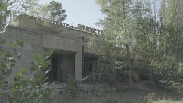 Pull Back Shot Derelict Prometey Cinema Pripyat Chernobyl Ungraded Log — Αρχείο Βίντεο