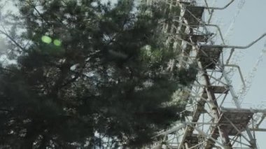 Çernobil, kamera ağacı geçip Duga-1 radar istasyonunu gösteriyor. Kaydedilmiş log görüntüleri