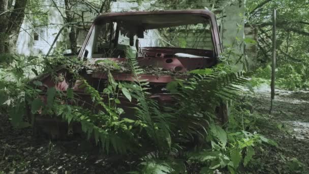 Tschernobyl Kamera Schiebt Sich Zerstörtem Lada Auto Verlassenen Dorf Salissya — Stockvideo