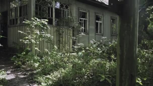 Chernobyl Cámara Levanta Para Revelar Casa Abandonada Pueblo Zalissya Filmación — Vídeos de Stock