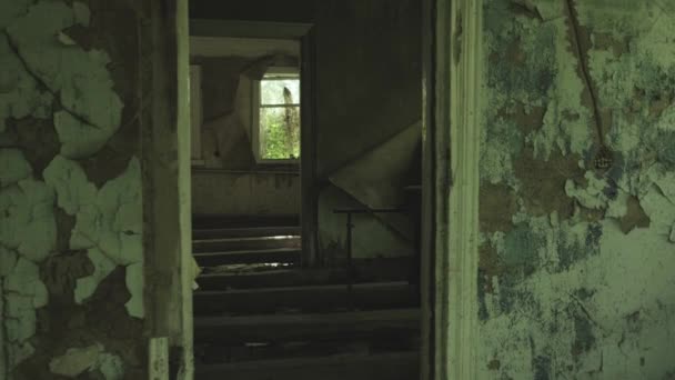 Chernobyl Cámara Retrocede Dentro Una Casa Abandonada Zalissya Filmación Log — Vídeo de stock