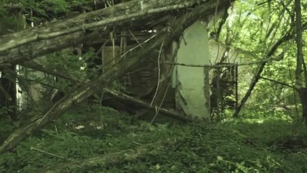Cernobîl Camera Ridică Pentru Dezvălui Casa Abandonată Din Satul Zalissya — Videoclip de stoc