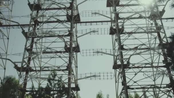 Inclinación Rápida Estación Radar Duga Chernobyl Ucrania Estructura Está Iluminada — Vídeo de stock