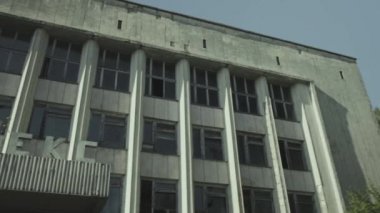 Terkedilmiş ofis bloğundan Pripyat Çernobil 'deki Otel Polissya' ya. Notlandırılmış Günlük Kaydı Görüntüsü